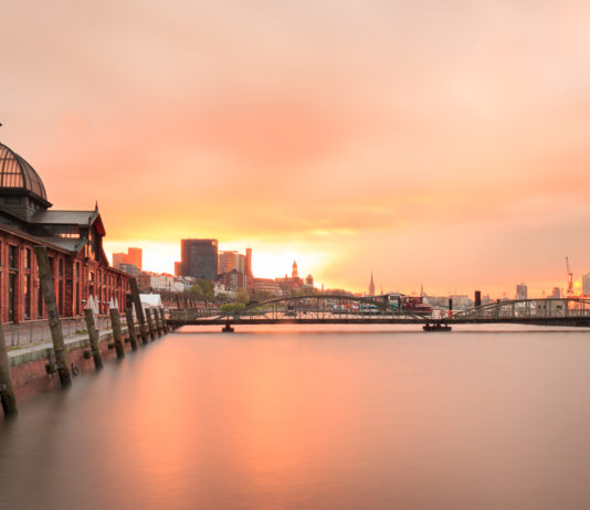 Mein erster Sonnenaufgang an der Hamburger Fischauktionshalle Sonnenaufgang am Hamburger Fischmarkt an der Fischauktionshalle