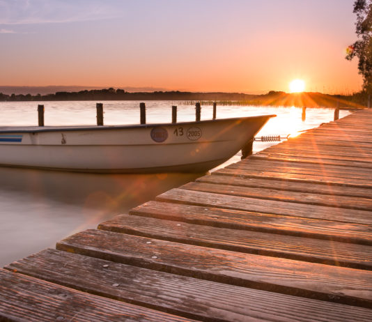 Sonnenuntergang in Zarrentin am Schaalsee Bootssteg im Sonnenuntergang in Zarrentin am Schaalsee