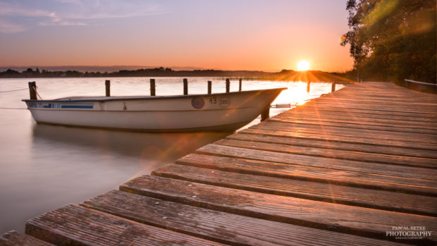 Bootssteg im Sonnenuntergang in Zarrentin am Schaalsee