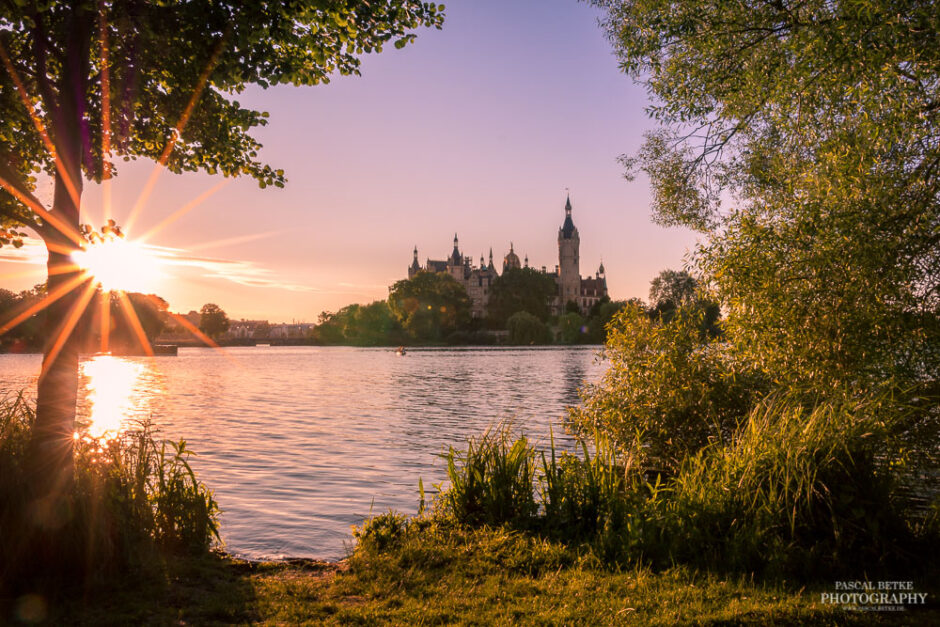 Das Schweriner Schloss im Sonnenuntergang