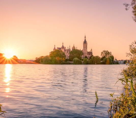 Sonnenuntergang am Schweriner Schloss Das Schweriner Schloss im Sonnenuntergang
