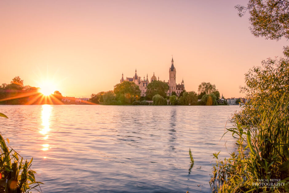 Das Schweriner Schloss im Sonnenuntergang