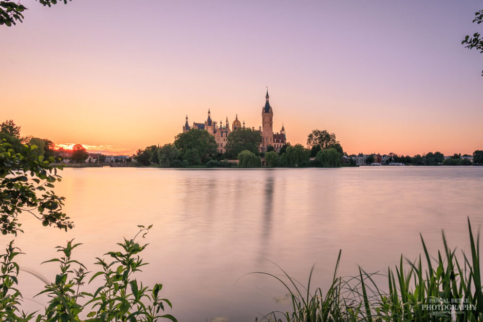 Das Schweriner Schloss im Sonnenuntergang