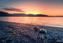 Ein Tag in Kreuth am Tegernsee Sonnenuntergang in Kreuth am Tegernsee in Bayern mit Steinen im Vordergrund