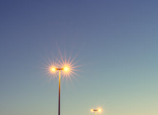 Foto des Monats Dezember 2024 Hamburg Köhlbrandbrücke bei Nacht und Sonnenuntergang