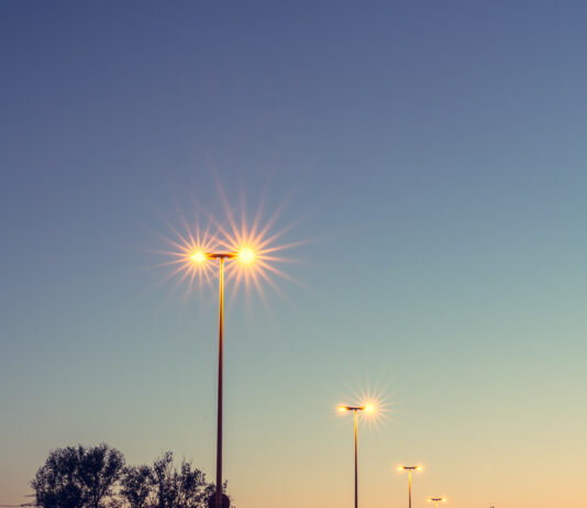 Foto des Monats Dezember 2024 Hamburg Köhlbrandbrücke bei Nacht und Sonnenuntergang